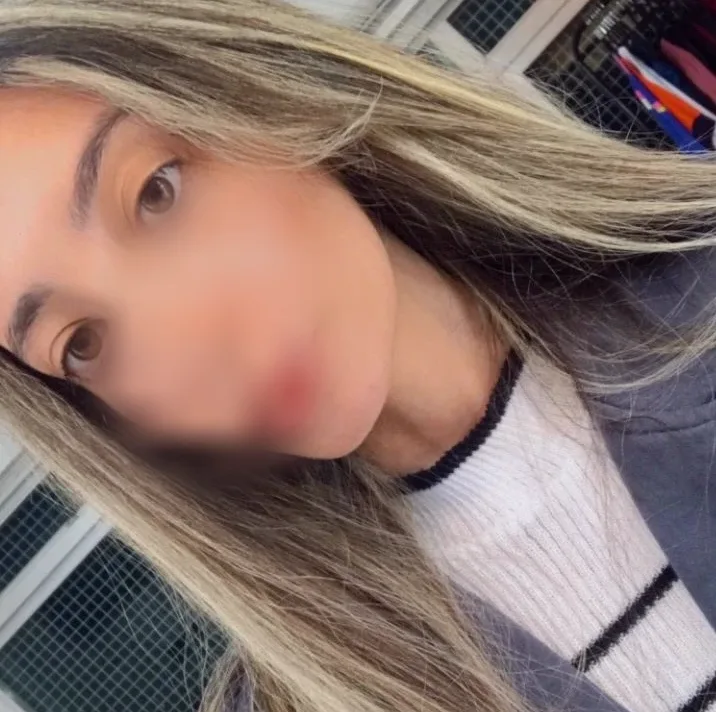 Elif, 20
