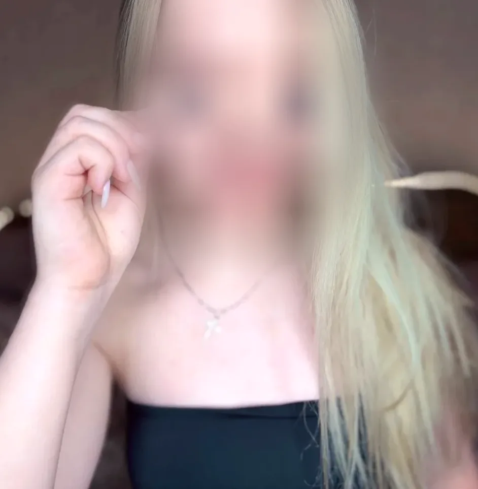 Karoline, 21