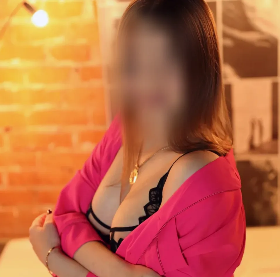 Rosa, 22