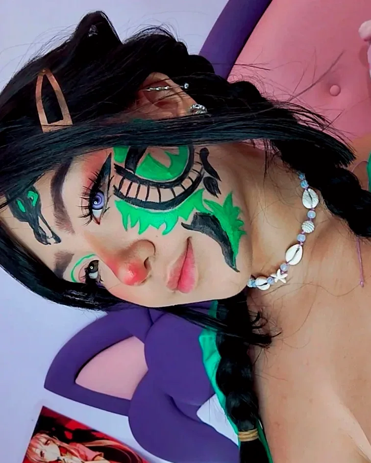 Zeynep, 25